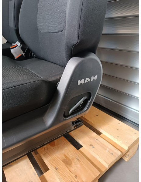 MAN Set RH + LH - Sedež za Tovornjak: slika 4 MAN Set RH + LH - Sedež za Tovornjak: slika 4