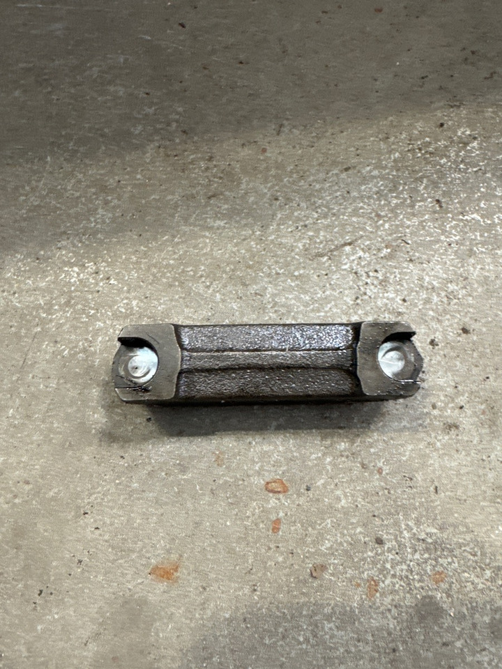 DAF BRIDGE BRACKET 2118902 - Motor in deli za Tovornjak: slika 2 DAF BRIDGE BRACKET 2118902 - Motor in deli za Tovornjak: slika 2