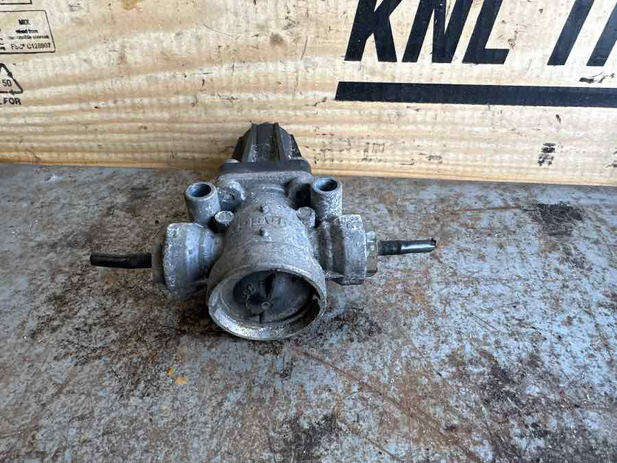 MAN 2,5 BAR VALVE 81.52101-6294 - Zavorni ventil za Tovornjak: slika 2 MAN 2,5 BAR VALVE 81.52101-6294 - Zavorni ventil za Tovornjak: slika 2