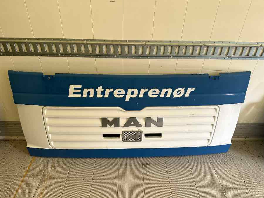 MAN FRONT GRILL 81.61110-0063 - Karoserija in zunanjost za Tovornjak: slika 1 MAN FRONT GRILL 81.61110-0063 - Karoserija in zunanjost za Tovornjak: slika 1