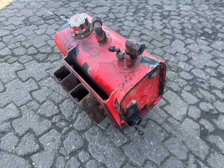 MAN OIL FLUID RESERVOIR 81.36049-5002 - Hidravlika za Tovornjak: slika 2 MAN OIL FLUID RESERVOIR 81.36049-5002 - Hidravlika za Tovornjak: slika 2