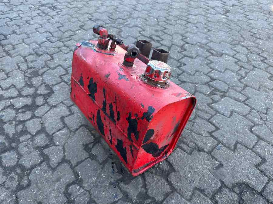 MAN OIL FLUID RESERVOIR 81.36049-5002 - Hidravlika za Tovornjak: slika 1 MAN OIL FLUID RESERVOIR 81.36049-5002 - Hidravlika za Tovornjak: slika 1
