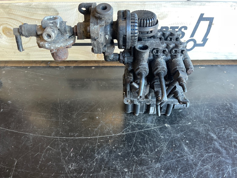 MAN VALVE ECAS 81.25902-6147 - Zavorni ventil za Tovornjak: slika 1 MAN VALVE ECAS 81.25902-6147 - Zavorni ventil za Tovornjak: slika 1