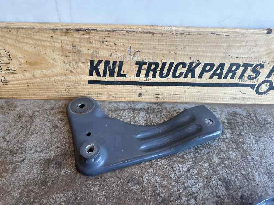 SCANIA BRACKET 2569452 - Vzmetenje kabine: slika 1 SCANIA BRACKET 2569452 - Vzmetenje kabine: slika 1