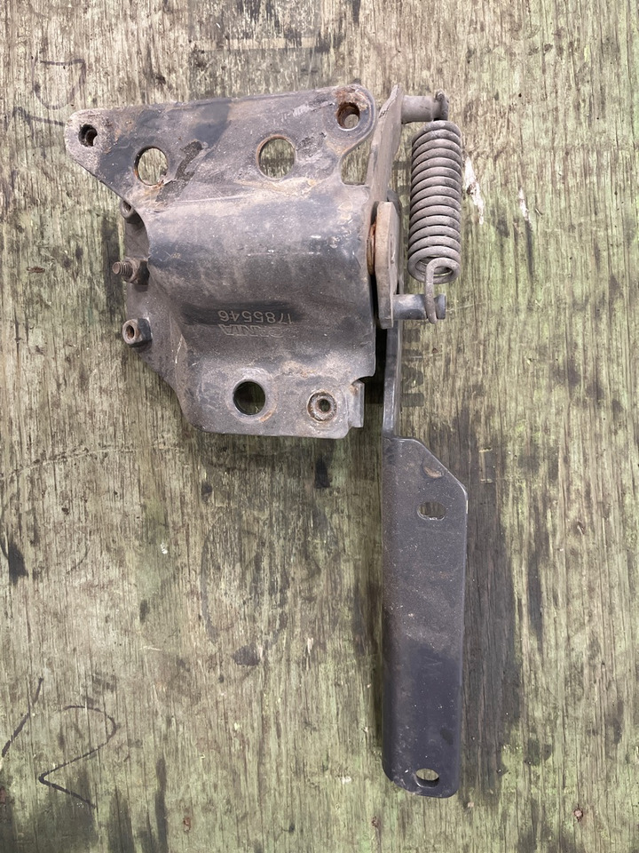 SCANIA HINGE BRACKET 1785546 - Okvir/ Šasija za Tovornjak: slika 1 SCANIA HINGE BRACKET 1785546 - Okvir/ Šasija za Tovornjak: slika 1