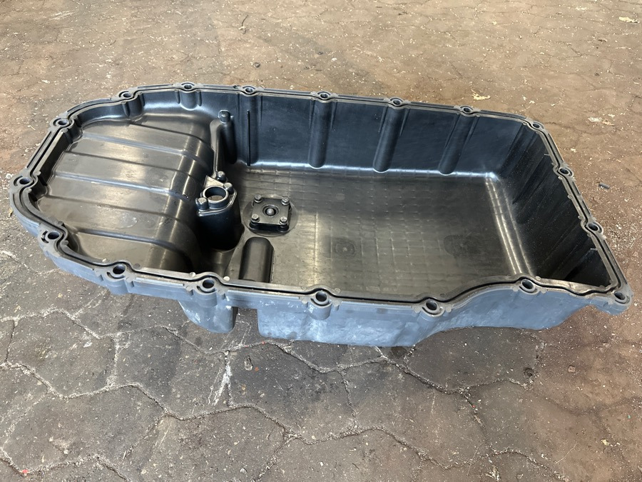 SCANIA OIL SUMP 2102851 - Motor in deli za Tovornjak: slika 2 SCANIA OIL SUMP 2102851 - Motor in deli za Tovornjak: slika 2