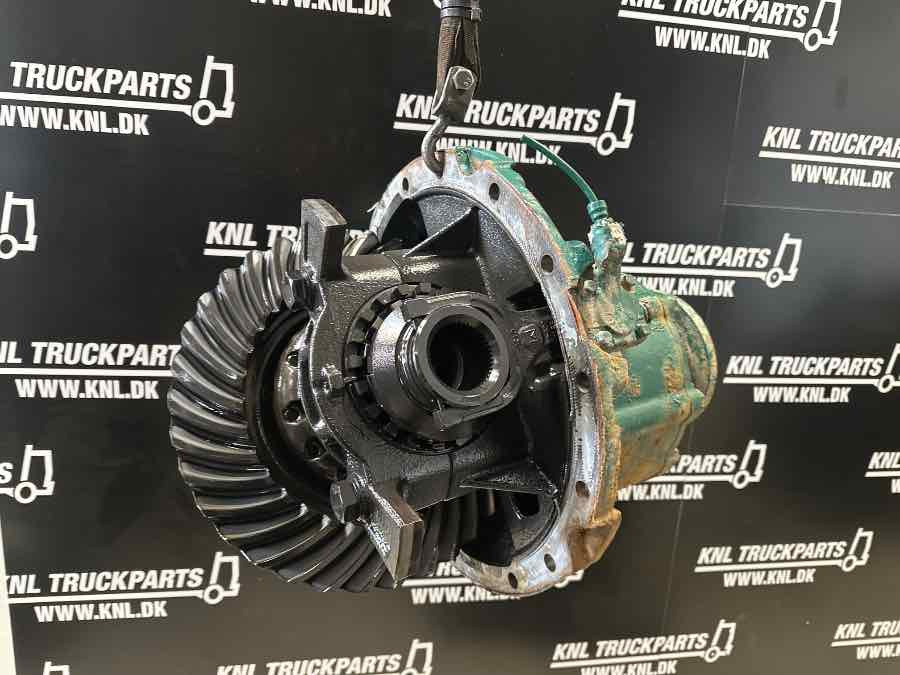 VOLVO DIFF DSS35A - 2.83 // 20701329 - Diferencialni menjalnik za Tovornjak: slika 1 VOLVO DIFF DSS35A - 2.83 // 20701329 - Diferencialni menjalnik za Tovornjak: slika 1