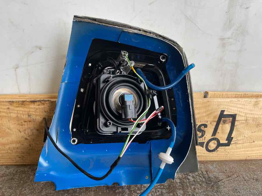 VOLVO FRONT LAMPE ROOF 82145721 - Luči/ Osvetlitev za Tovornjak: slika 2 VOLVO FRONT LAMPE ROOF 82145721 - Luči/ Osvetlitev za Tovornjak: slika 2