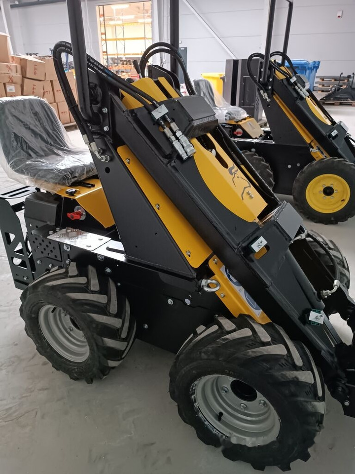 Tur Poland Radlader Mini loader Mini Hoflader N 520 - Mini nakladalec: slika 3 Tur Poland Radlader Mini loader Mini Hoflader N 520 - Mini nakladalec: slika 3