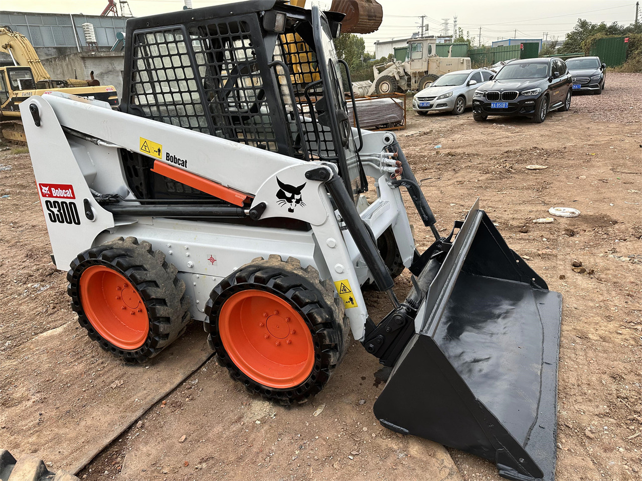 BOBCAT S300 - Mini nakladalec: slika 5 BOBCAT S300 - Mini nakladalec: slika 5