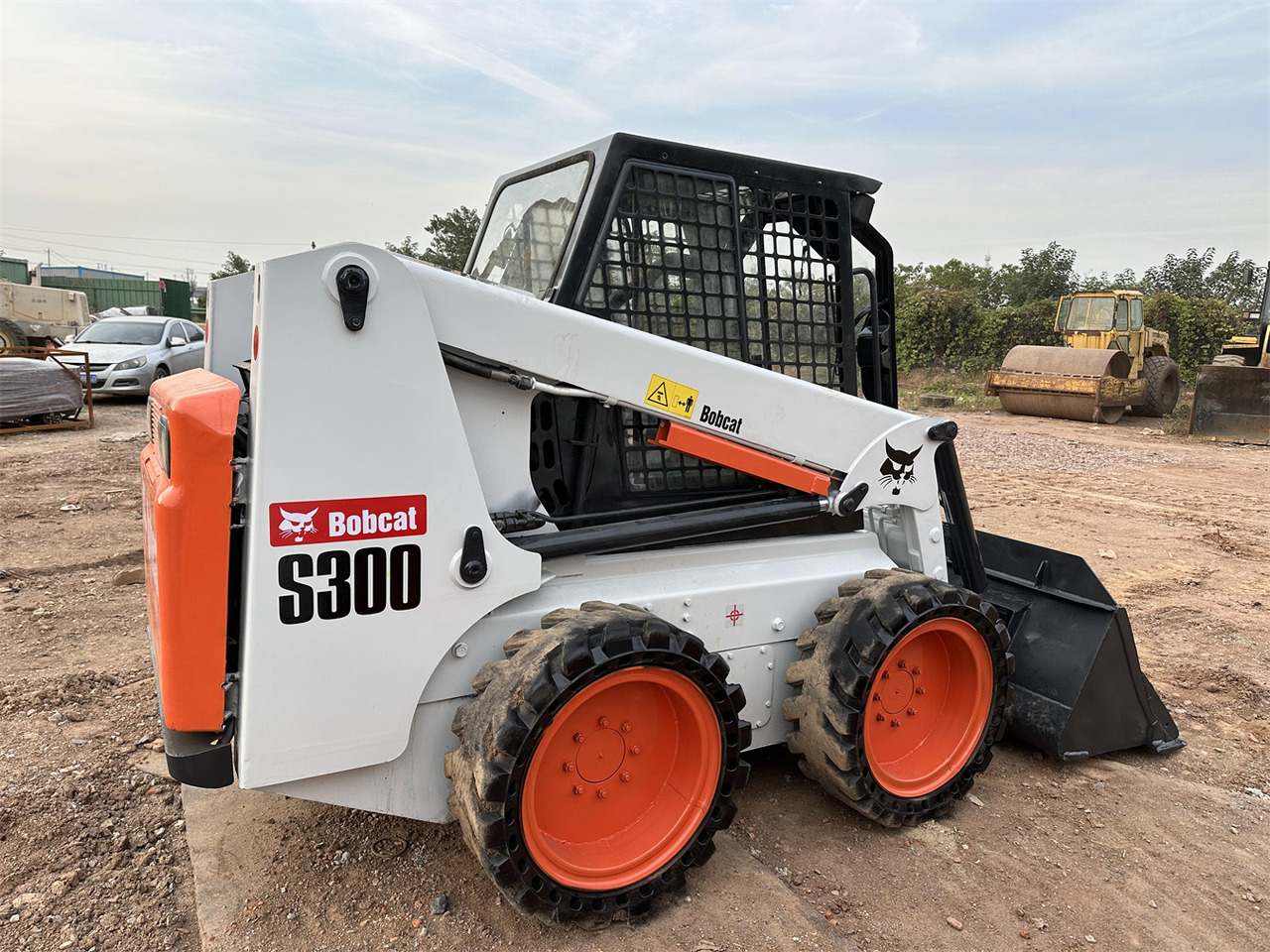 BOBCAT S300 - Mini nakladalec: slika 5 BOBCAT S300 - Mini nakladalec: slika 5