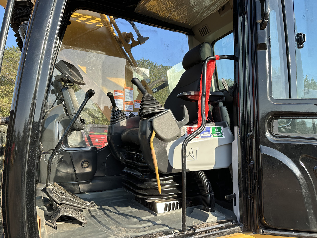 Bager goseničar CAT 320D2L: slika 7