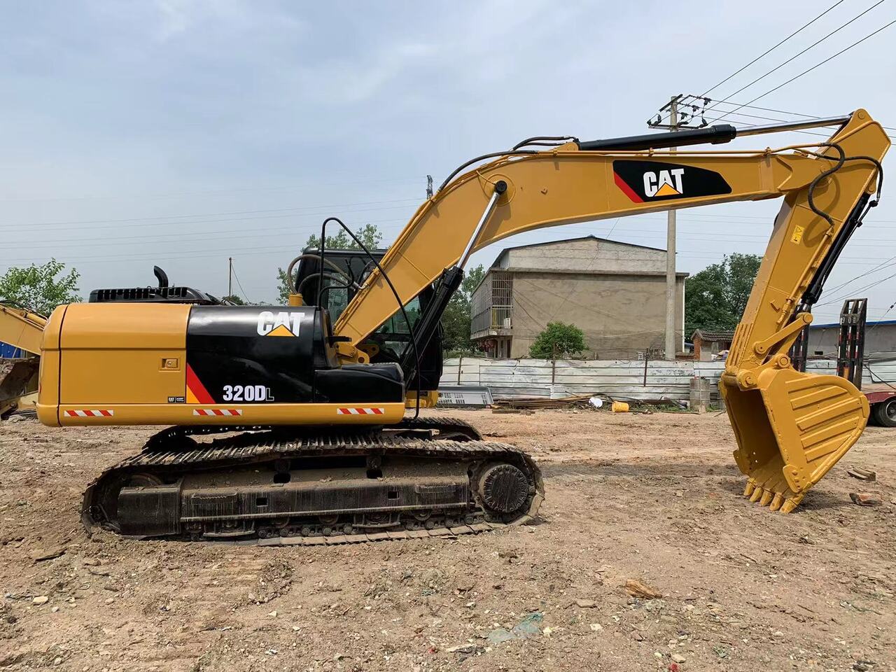 CATERPILLAR 320DL - Bager goseničar: slika 1 CATERPILLAR 320DL - Bager goseničar: slika 1