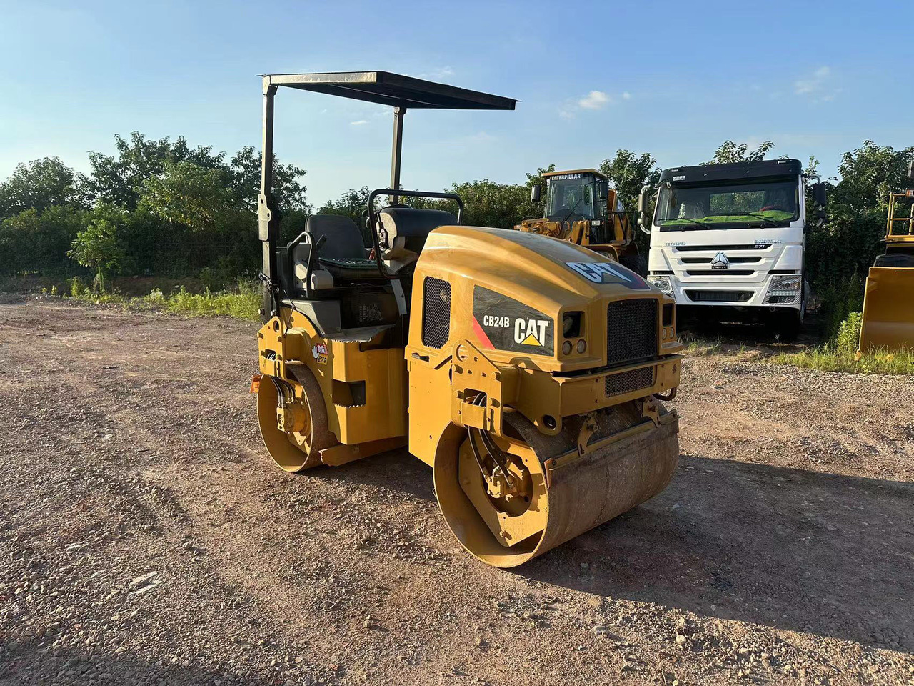 CATERPILLAR CB24B - Valjar: slika 1 CATERPILLAR CB24B - Valjar: slika 1