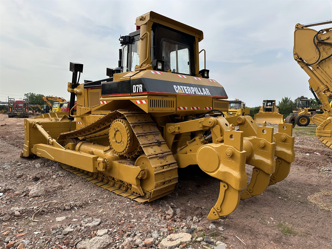CATERPILLAR D7R - Buldožer: slika 1 CATERPILLAR D7R - Buldožer: slika 1