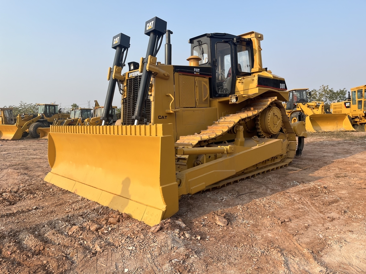 CATERPILLAR D8R - Buldožer: slika 1 CATERPILLAR D8R - Buldožer: slika 1