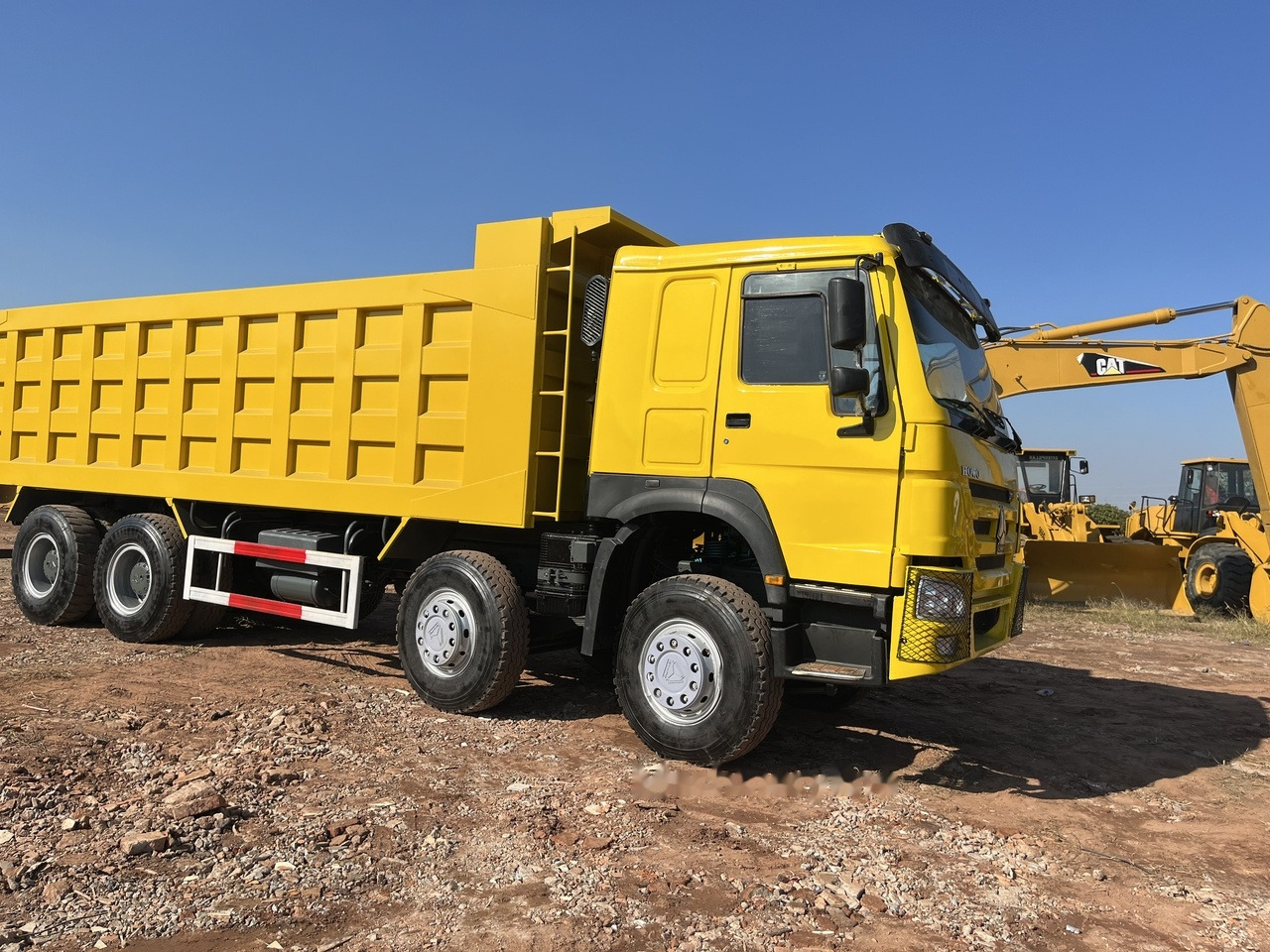 SINOTRUK HOWO 371 Dump Truck 8x4 - Tovornjak prekucnik: slika 4 SINOTRUK HOWO 371 Dump Truck 8x4 - Tovornjak prekucnik: slika 4