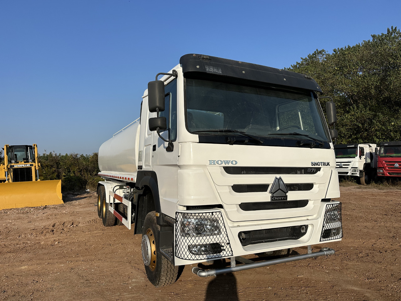 SINOTRUK HOWO 371 Water Tanker Truck - Tovornjak cisterna: slika 1 SINOTRUK HOWO 371 Water Tanker Truck - Tovornjak cisterna: slika 1