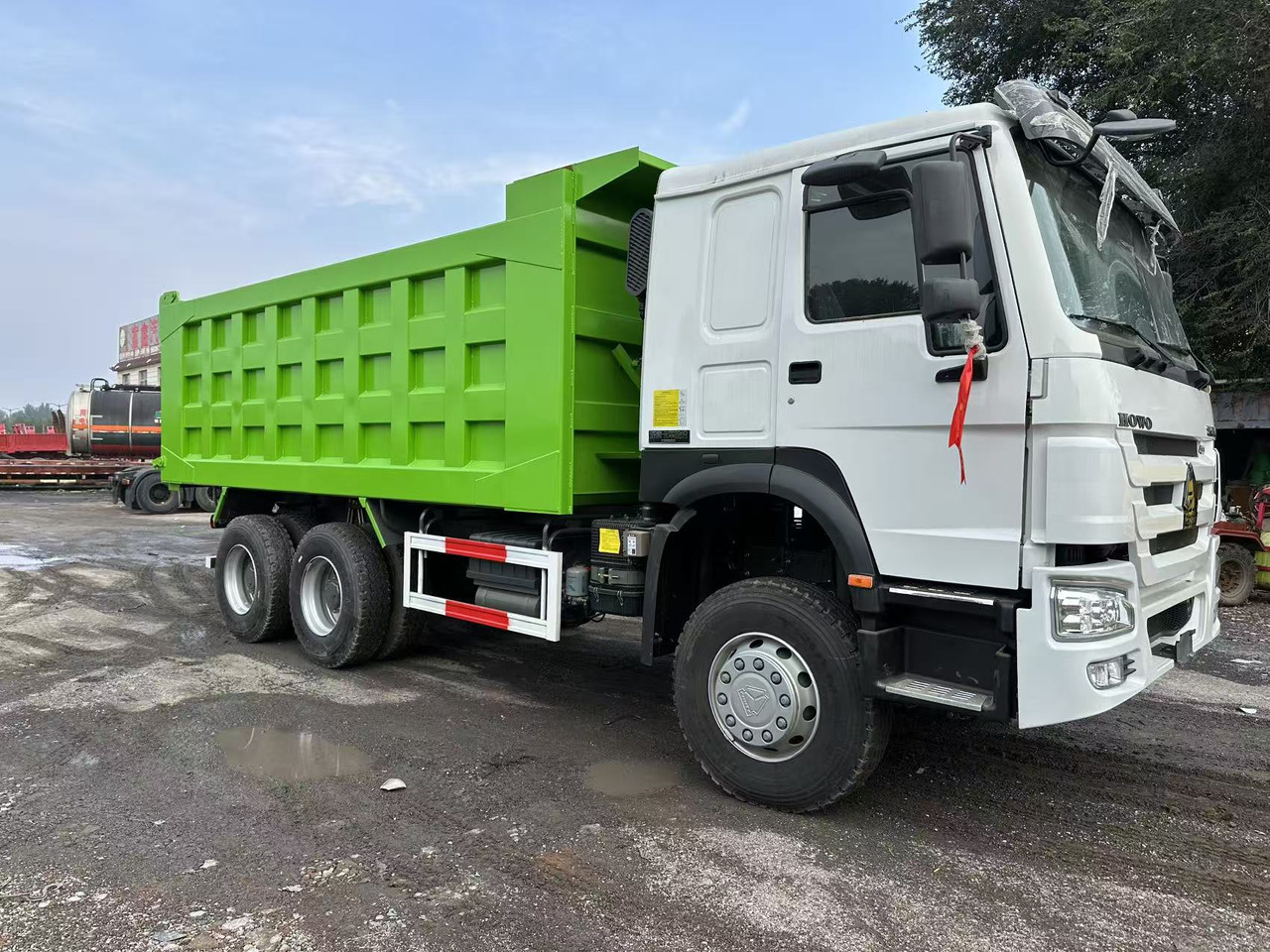 SINOTRUK HOWO 400HP 6X4 Tipper Truck - Tovornjak prekucnik: slika 3 SINOTRUK HOWO 400HP 6X4 Tipper Truck - Tovornjak prekucnik: slika 3