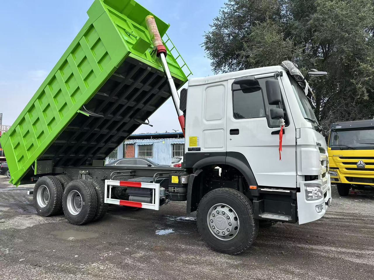SINOTRUK HOWO 400HP 6X4 Tipper Truck - Tovornjak prekucnik: slika 1 SINOTRUK HOWO 400HP 6X4 Tipper Truck - Tovornjak prekucnik: slika 1