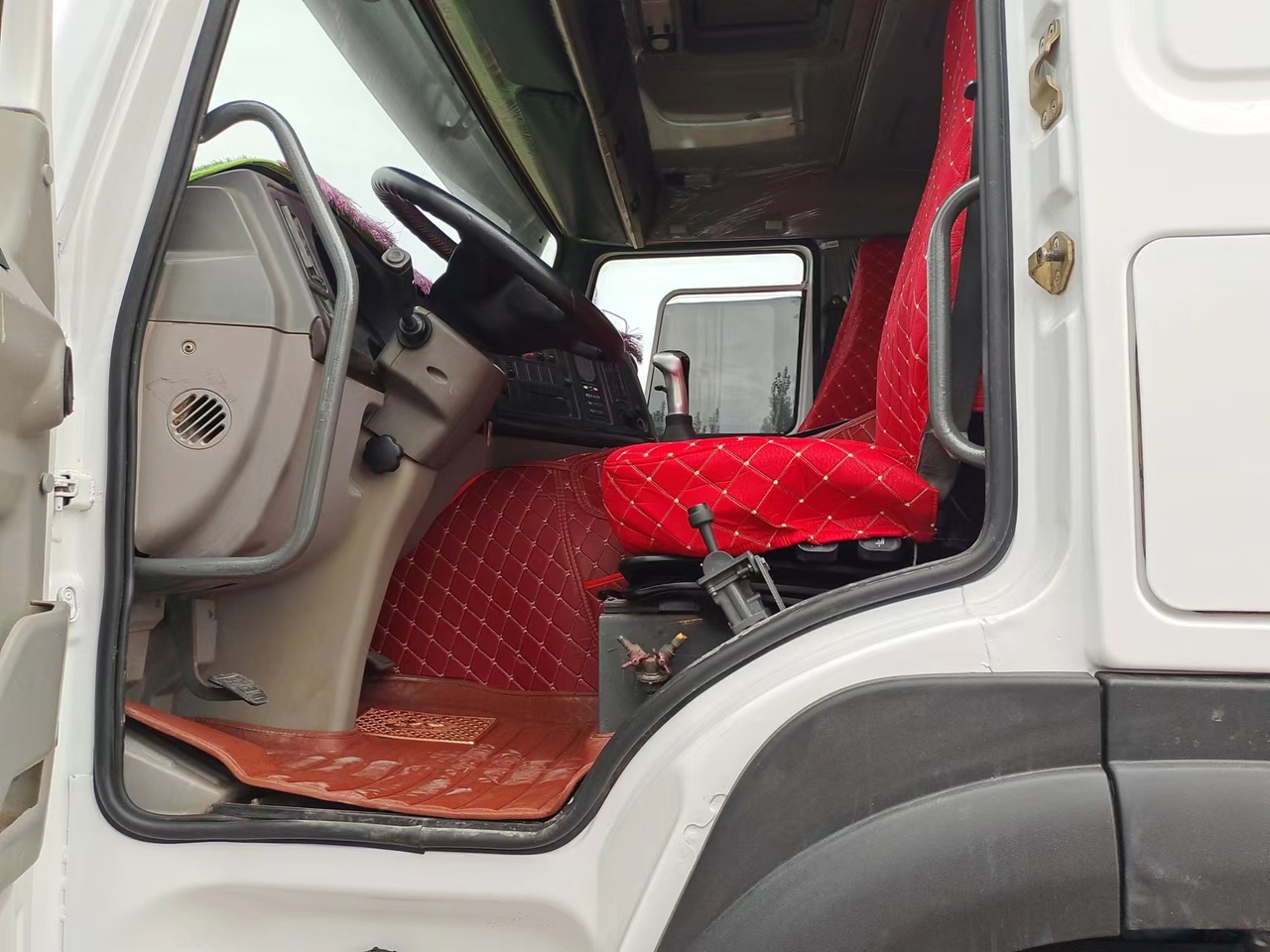 SINOTRUK HOWO Dump truck 371 6x4 - Tovornjak prekucnik: slika 5 SINOTRUK HOWO Dump truck 371 6x4 - Tovornjak prekucnik: slika 5