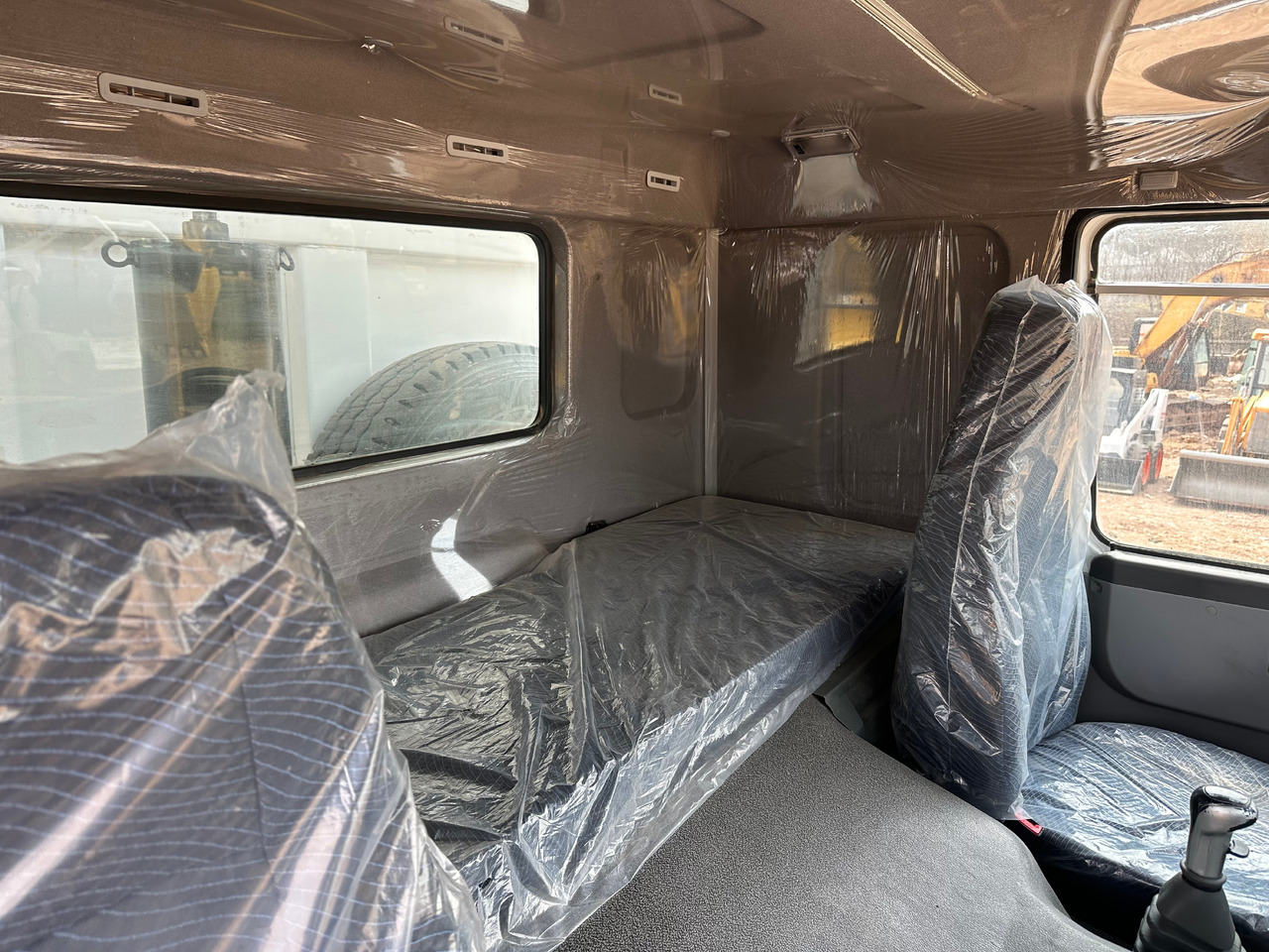 SINOTRUK HOWO Dump truck 371 6x4 - Tovornjak prekucnik: slika 3 SINOTRUK HOWO Dump truck 371 6x4 - Tovornjak prekucnik: slika 3