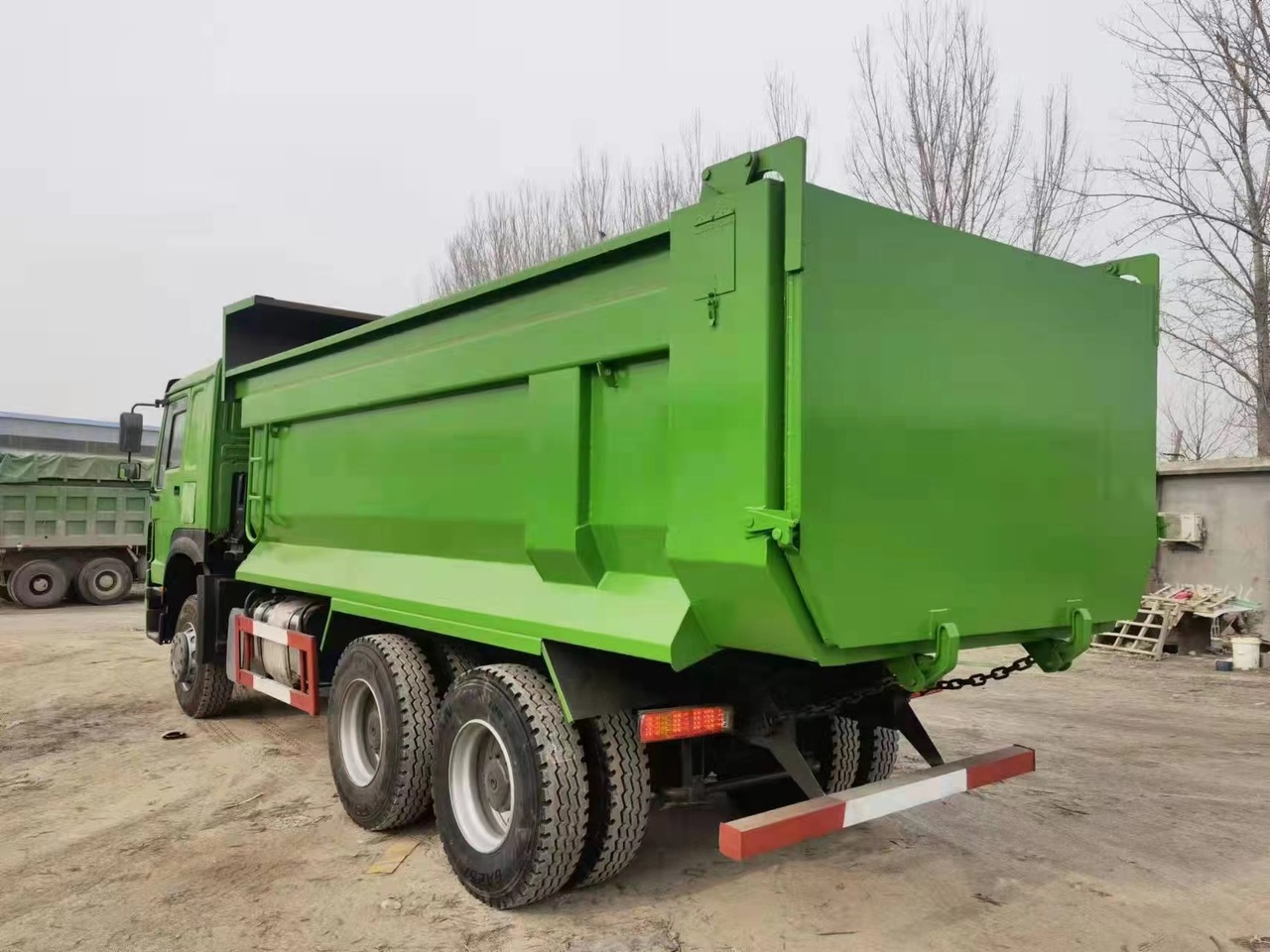 SINOTRUK Howo Dump truck 371 - Tovornjak prekucnik: slika 4 SINOTRUK Howo Dump truck 371 - Tovornjak prekucnik: slika 4