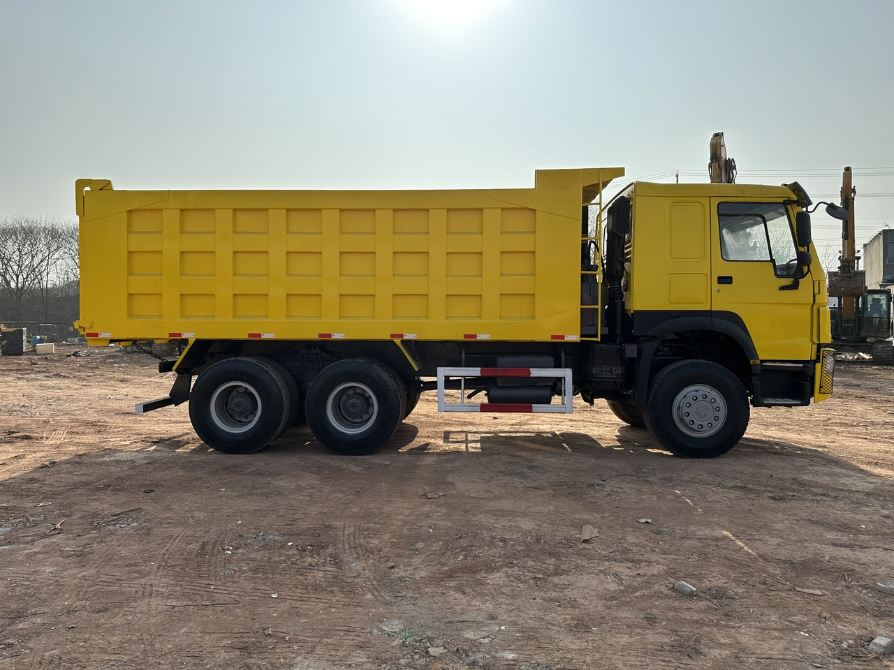 SINOTRUK Howo Dump truck 371 - Tovornjak prekucnik: slika 4 SINOTRUK Howo Dump truck 371 - Tovornjak prekucnik: slika 4