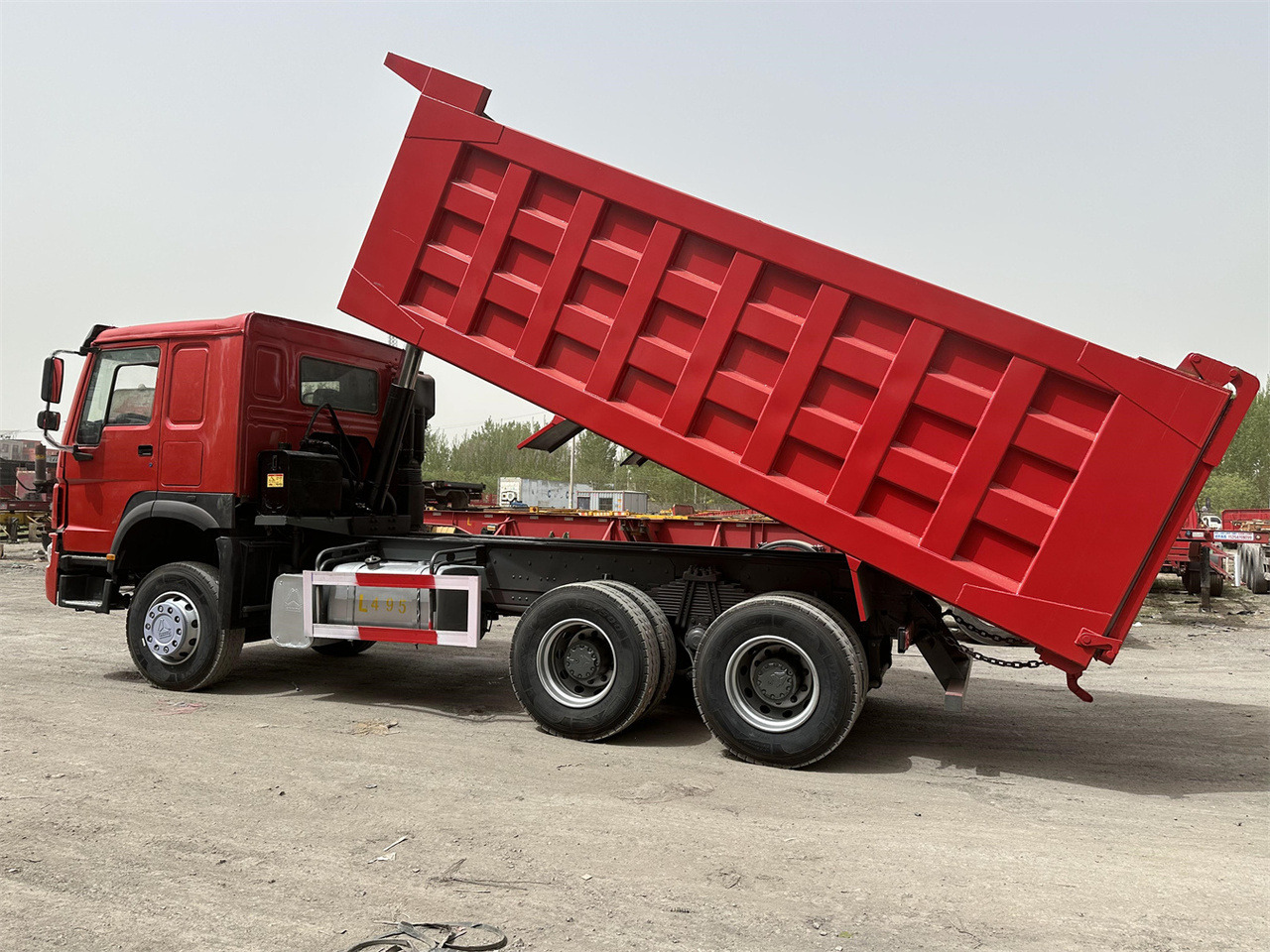 SINOTRUK Howo Dump truck 371 - Tovornjak prekucnik: slika 4 SINOTRUK Howo Dump truck 371 - Tovornjak prekucnik: slika 4