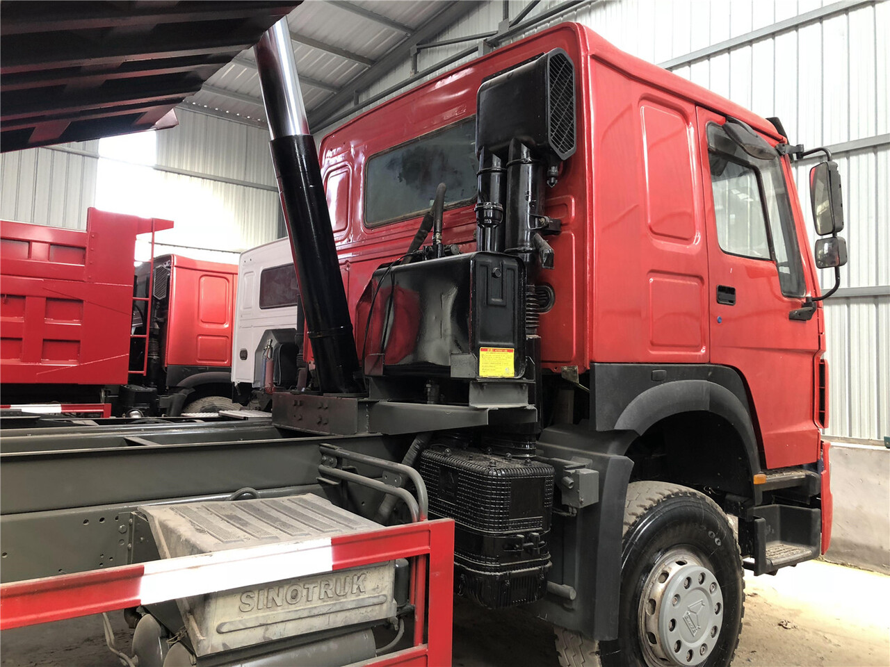 SINOTRUK Howo Dump truck 371 - Tovornjak prekucnik: slika 4 SINOTRUK Howo Dump truck 371 - Tovornjak prekucnik: slika 4
