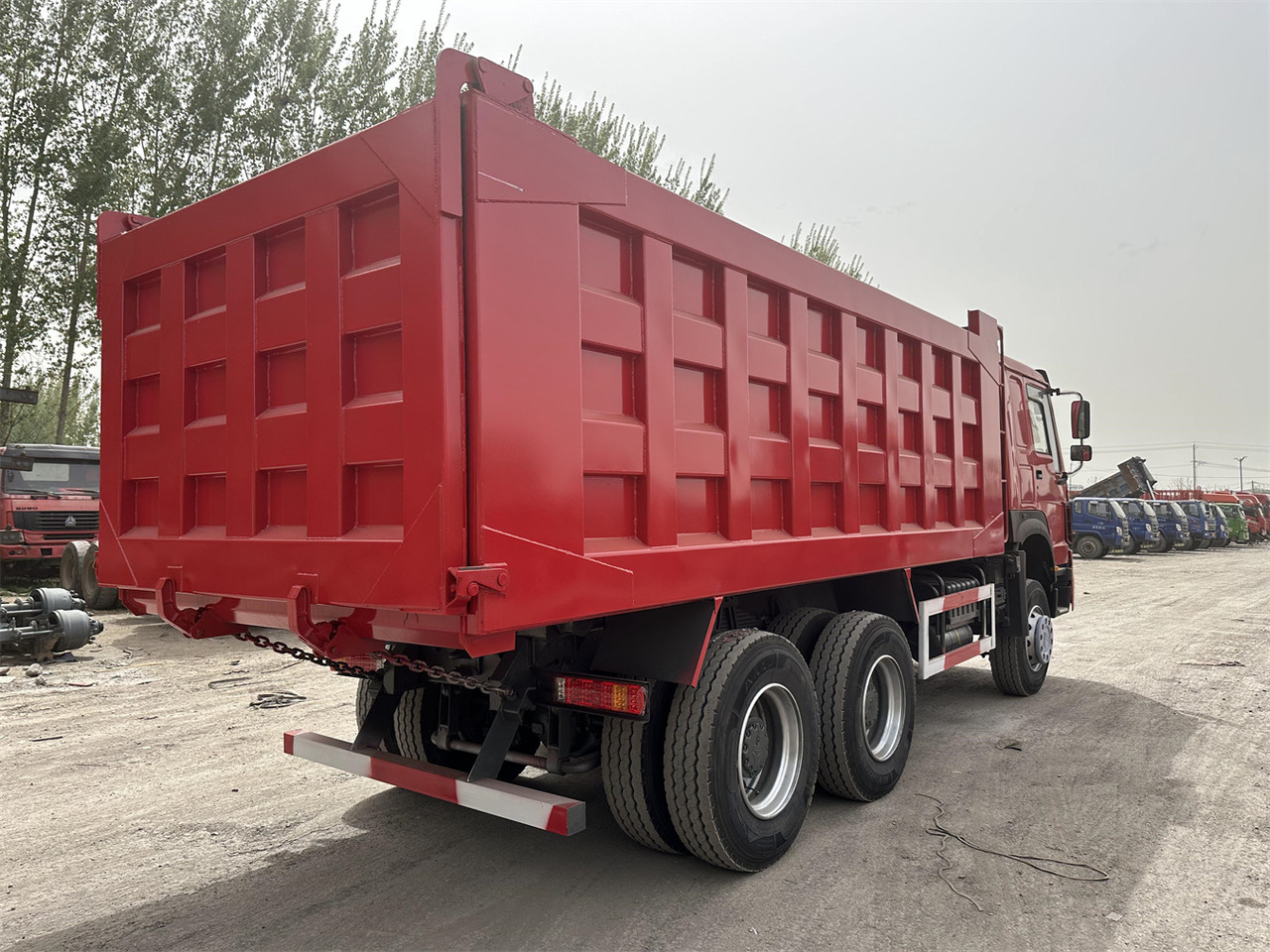 SINOTRUK Howo Dump truck 371 - Tovornjak prekucnik: slika 4 SINOTRUK Howo Dump truck 371 - Tovornjak prekucnik: slika 4