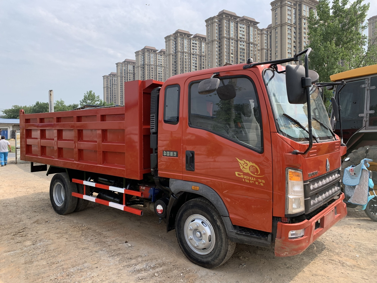 SINOTRUK Howo Dump truck 4x2 - Tovornjak prekucnik: slika 1 SINOTRUK Howo Dump truck 4x2 - Tovornjak prekucnik: slika 1