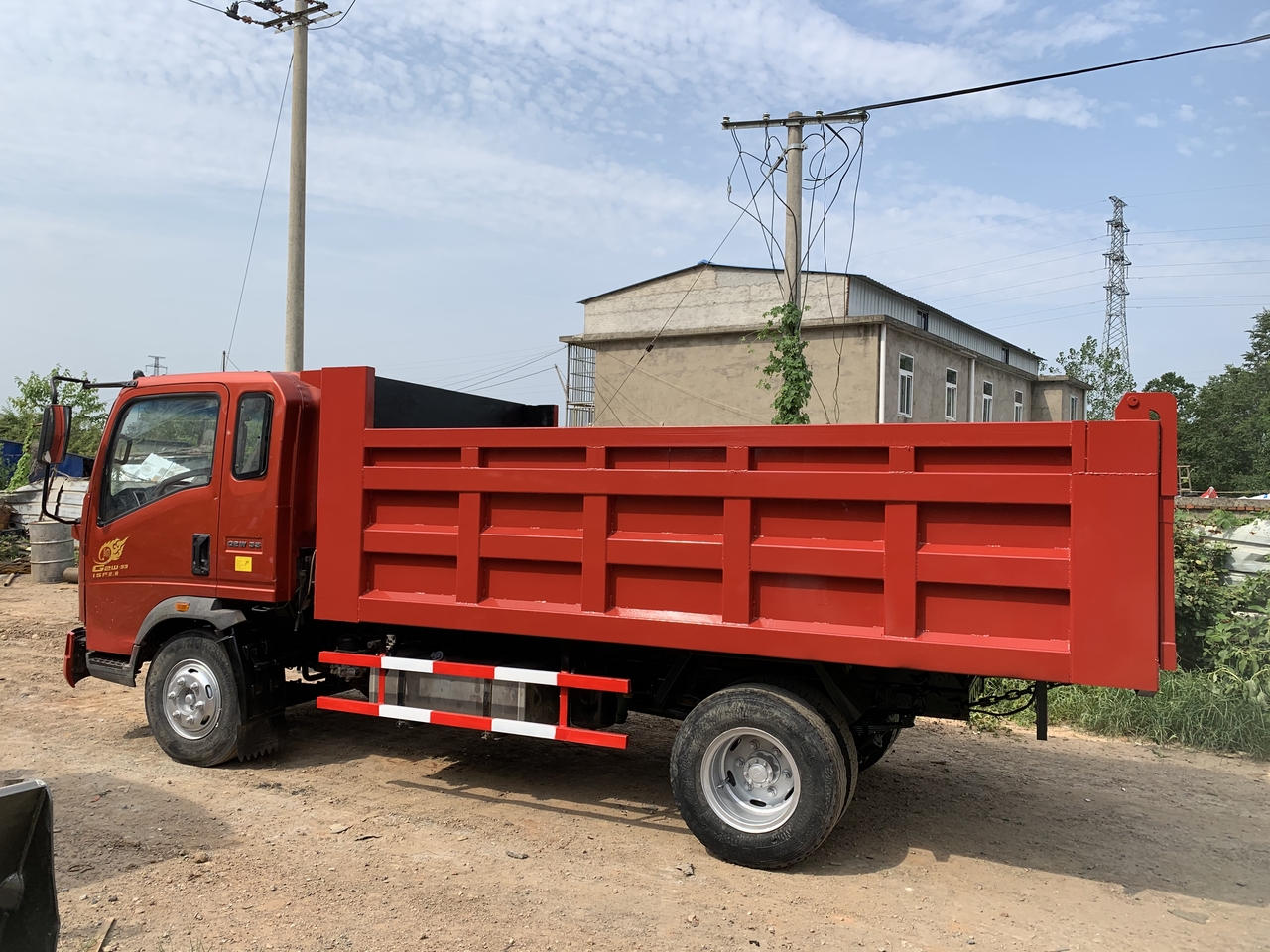 SINOTRUK Howo Dump truck 4x2 - Tovornjak prekucnik: slika 4 SINOTRUK Howo Dump truck 4x2 - Tovornjak prekucnik: slika 4