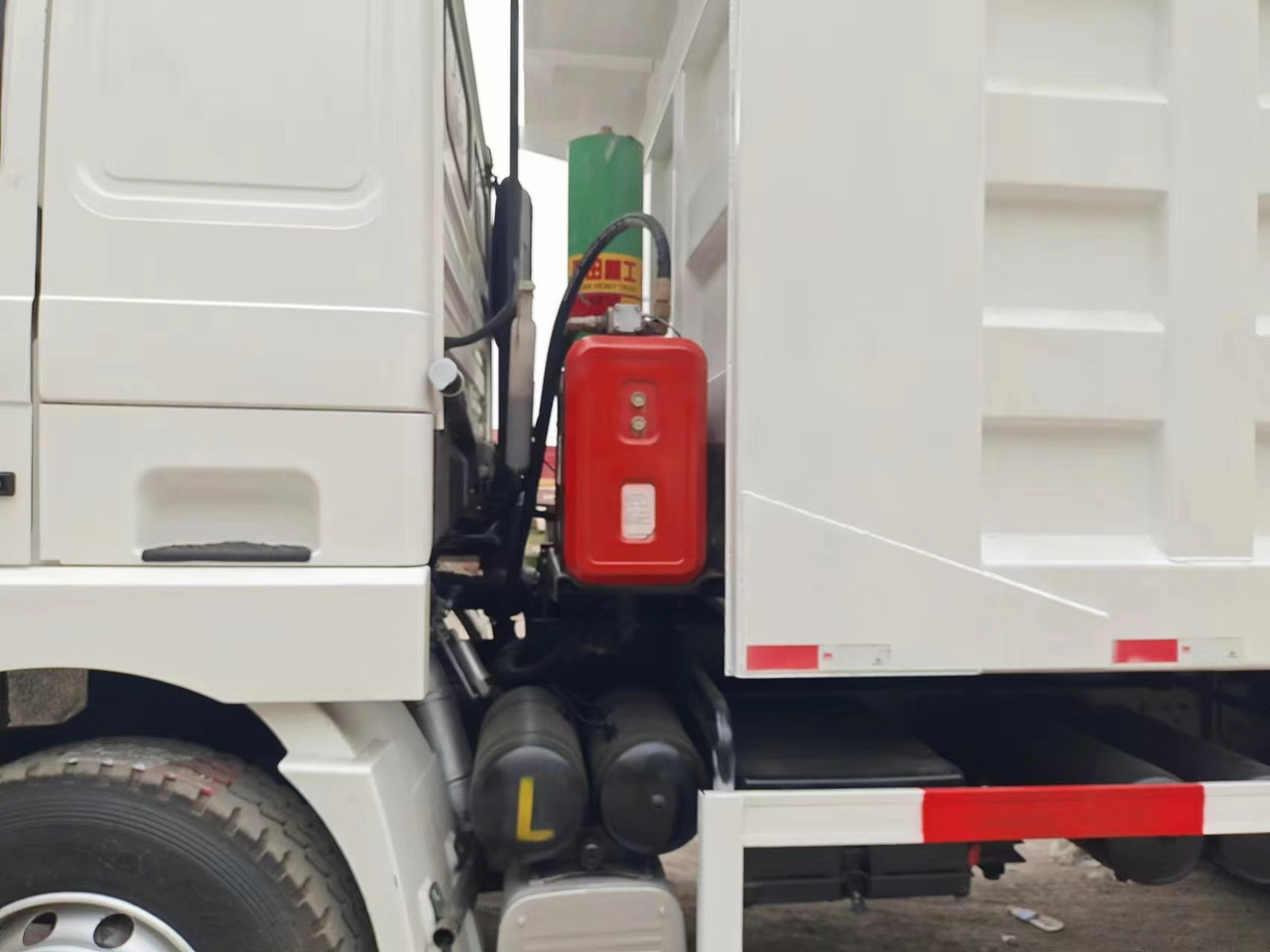 Tovornjak prekucnik Shacman F3000 Dump Truck: slika 8