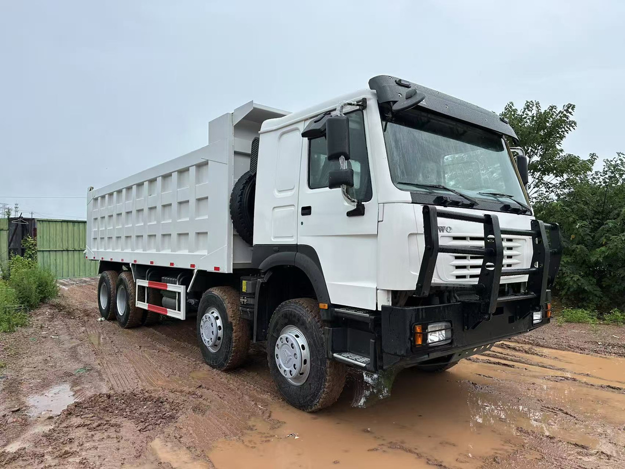 Sinotruk HOWO 371hp 8x4 - Tovornjak prekucnik: slika 1 Sinotruk HOWO 371hp 8x4 - Tovornjak prekucnik: slika 1