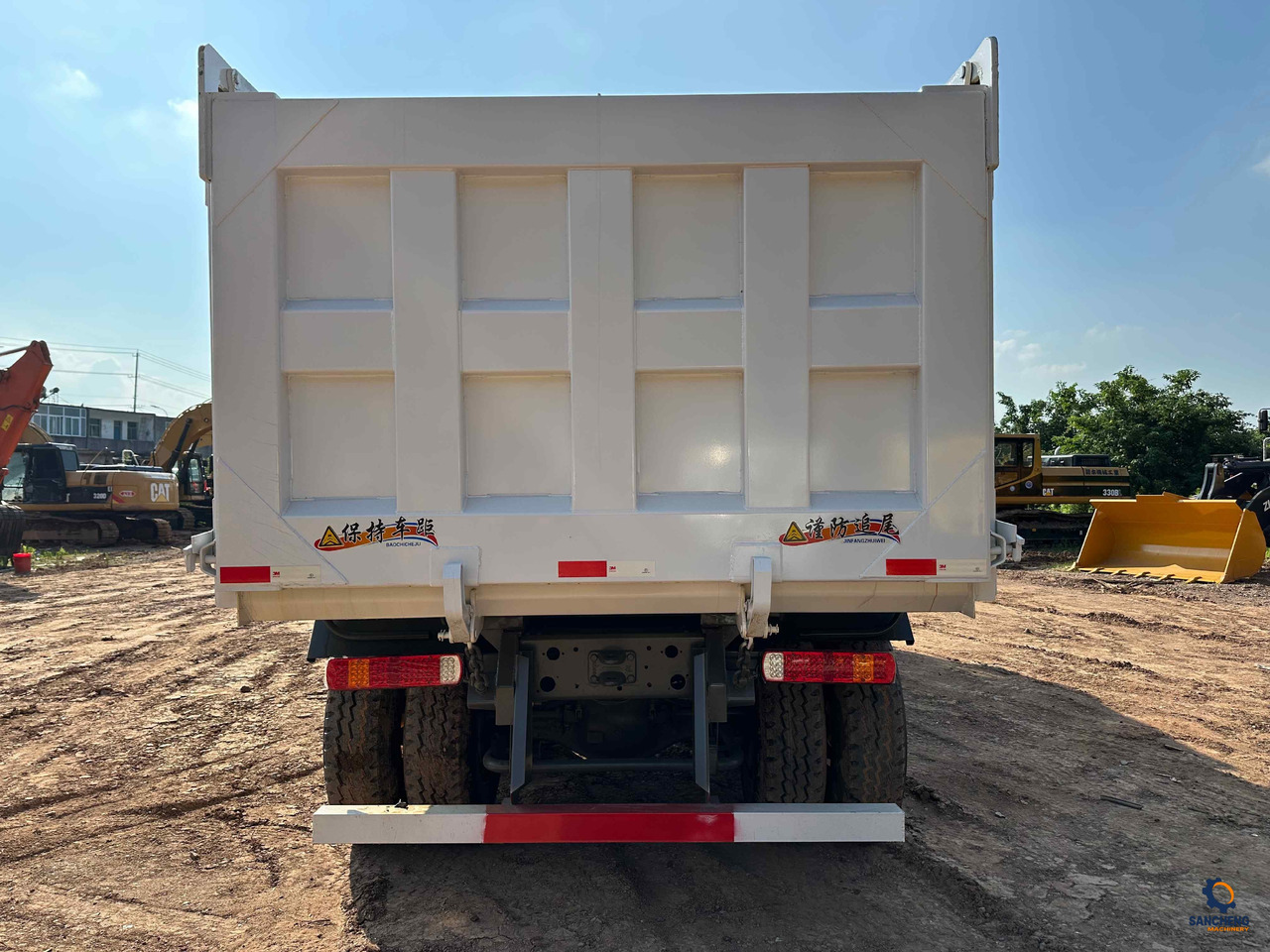 Sinotruk HOWO 400HP With Bumper 6X4 - Tovornjak prekucnik: slika 5 Sinotruk HOWO 400HP With Bumper 6X4 - Tovornjak prekucnik: slika 5