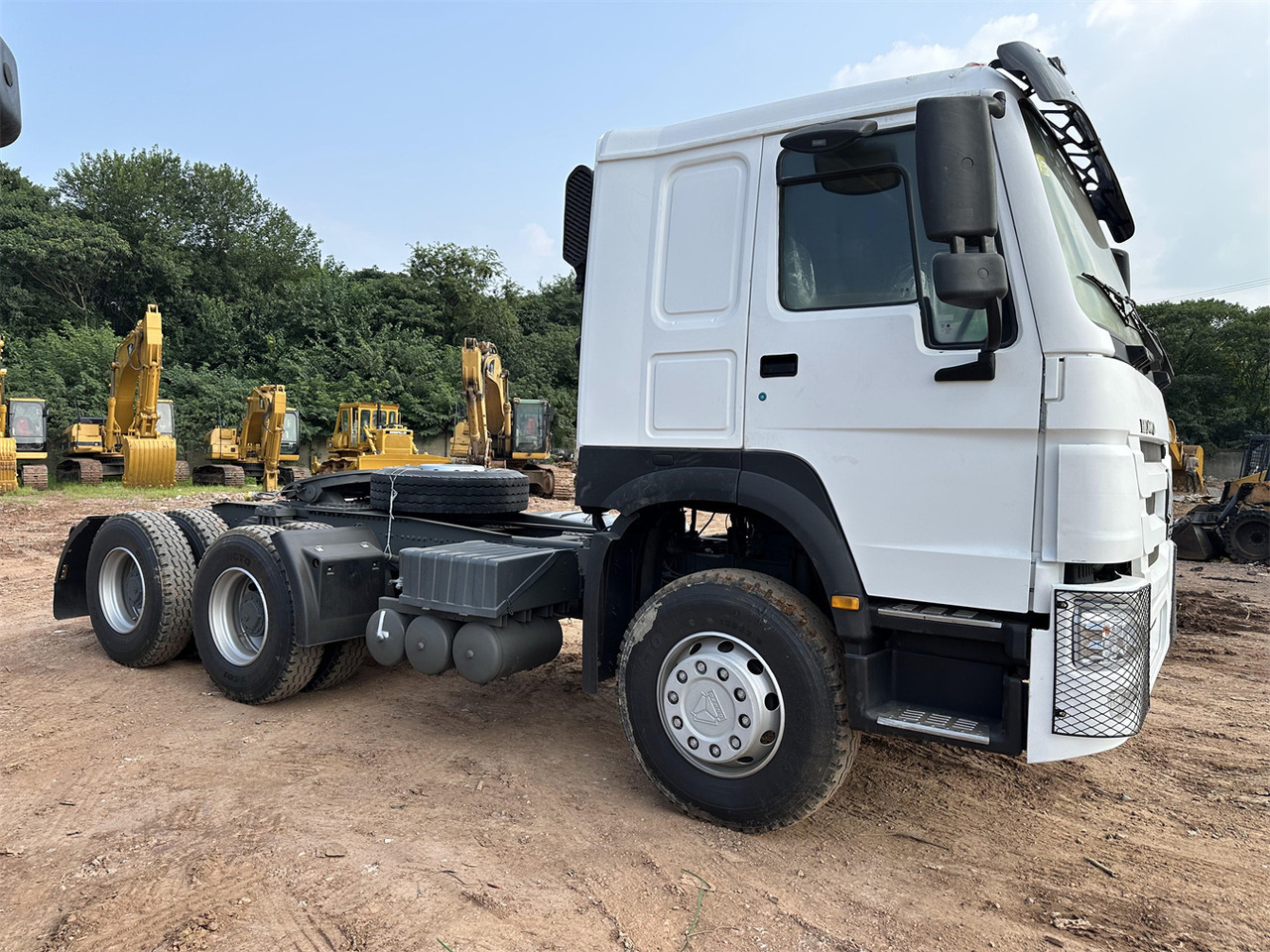 SINOTRUK HOWO 371 Tractor 6X4 - Vlačilec: slika 2 SINOTRUK HOWO 371 Tractor 6X4 - Vlačilec: slika 2