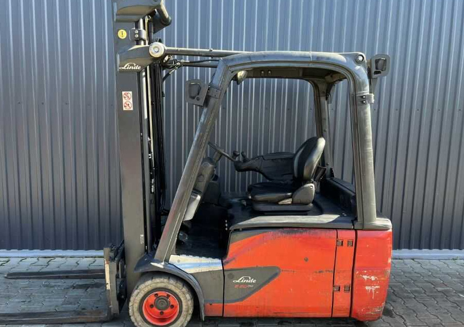 Linde E20L-02 - Električni viličar: slika 2 Linde E20L-02 - Električni viličar: slika 2