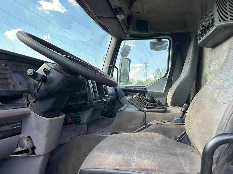 Tovornjak cisterna Renault 320: slika 8