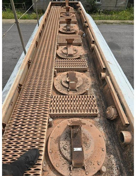 Tovornjak cisterna Renault 320: slika 7