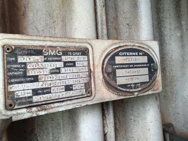 Tovornjak cisterna Renault 320: slika 6