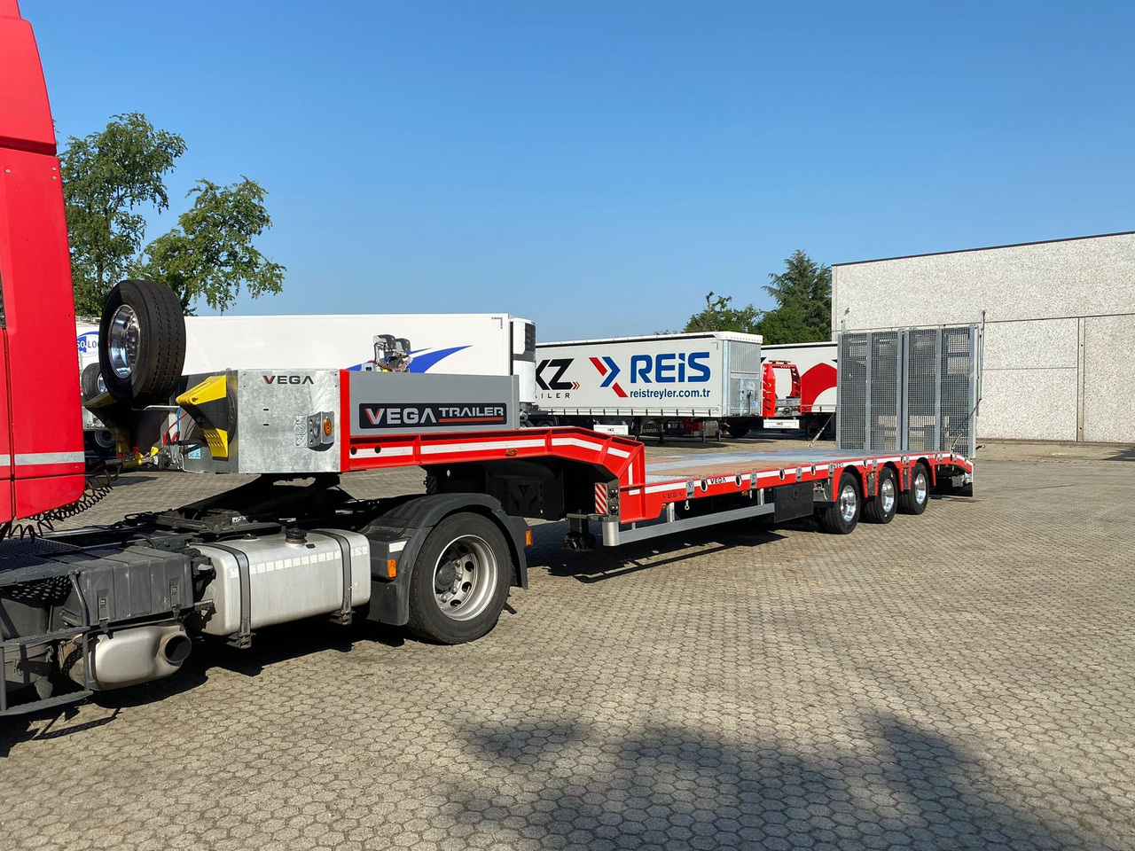 3 AXLE LOWBED (VEGA ITALIANO) - Nizko noseča polprikolica: slika 2 3 AXLE LOWBED (VEGA ITALIANO) - Nizko noseča polprikolica: slika 2