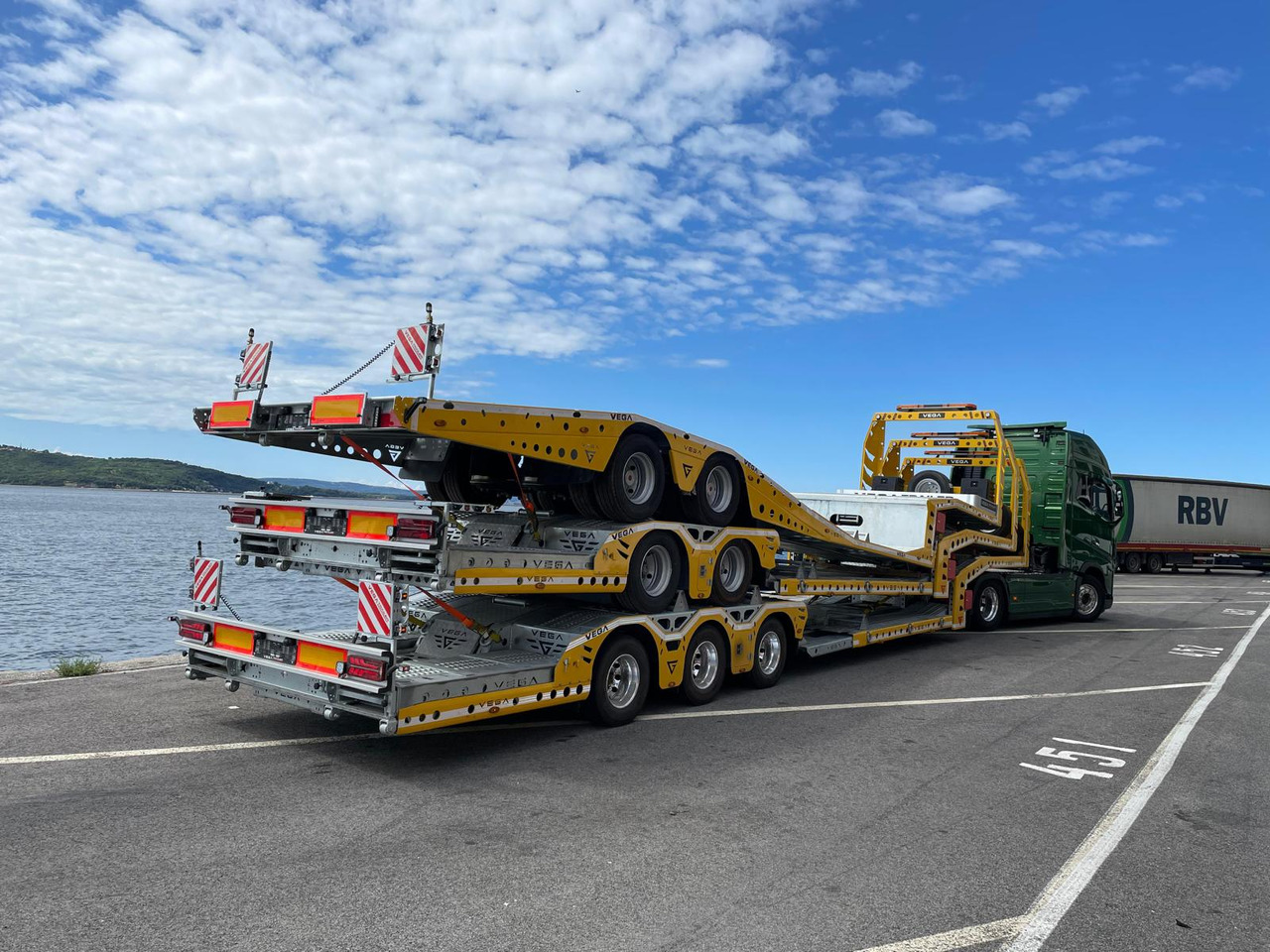 VEGA-3 (TRUCK CARRIER) - Polprikolica avtotransporter: slika 2 VEGA-3 (TRUCK CARRIER) - Polprikolica avtotransporter: slika 2