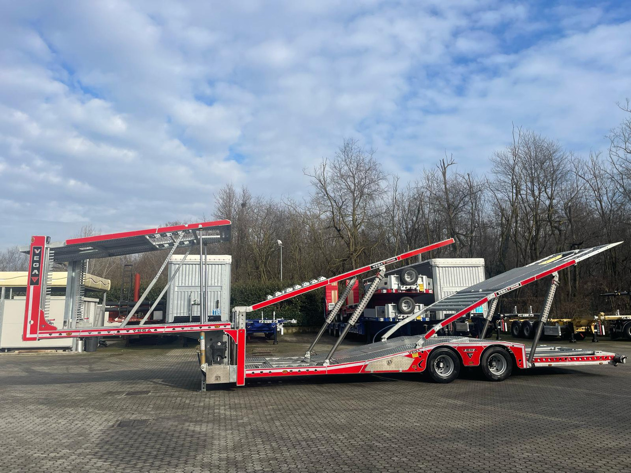 Vega Trailer 2 Axle Jeep Transporter (Vehicles) - Polprikolica avtotransporter: slika 1 Vega Trailer 2 Axle Jeep Transporter (Vehicles) - Polprikolica avtotransporter: slika 1