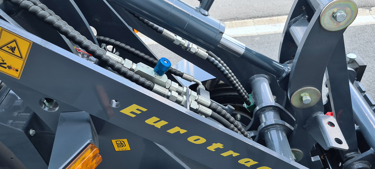 Eurotrac W10 Radlader Hoflader - Zgibni nakladalnik: slika 3 Eurotrac W10 Radlader Hoflader - Zgibni nakladalnik: slika 3