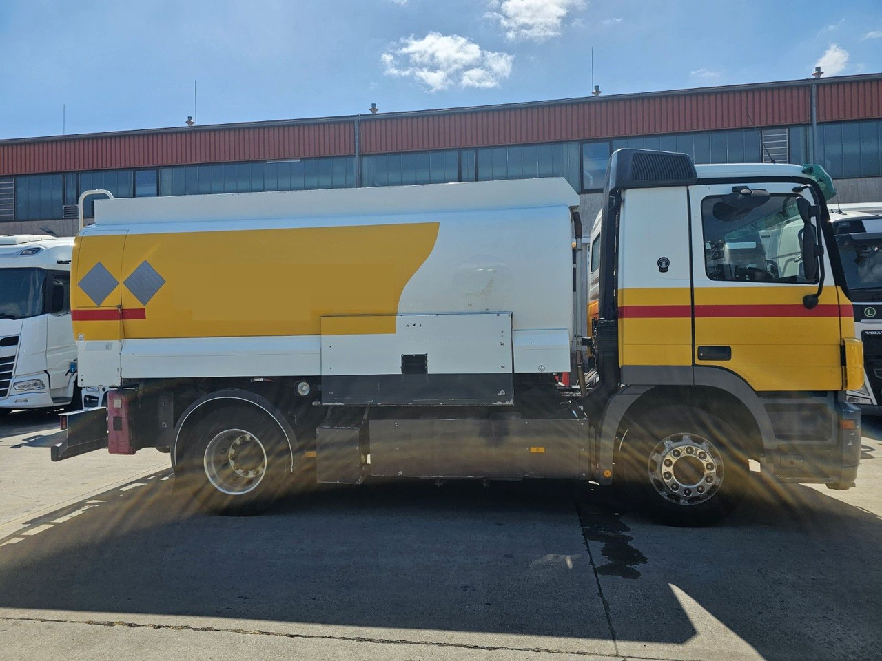 Mercedes-Benz ACTROS 1832 * OBER-& UNTER * 2 KAMMER * KLIMA * - Tovornjak cisterna: slika 4 Mercedes-Benz ACTROS 1832 * OBER-& UNTER * 2 KAMMER * KLIMA * - Tovornjak cisterna: slika 4