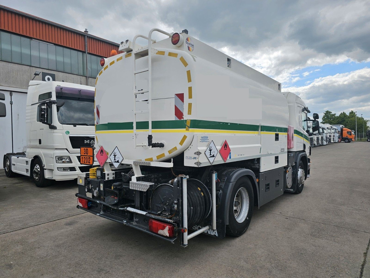 Scania P 360 * OBER/-UNTER * 3 KAMMER * BENZIN * - Tovornjak cisterna: slika 5 Scania P 360 * OBER/-UNTER * 3 KAMMER * BENZIN * - Tovornjak cisterna: slika 5