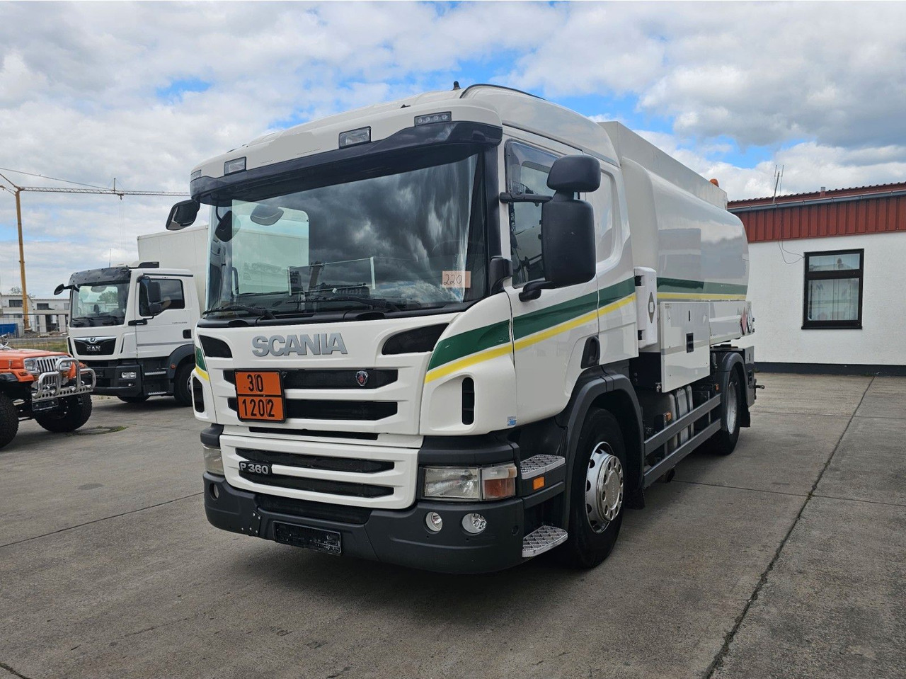 Scania P 360 * OBER/-UNTER * 3 KAMMER * BENZIN * - Tovornjak cisterna: slika 1 Scania P 360 * OBER/-UNTER * 3 KAMMER * BENZIN * - Tovornjak cisterna: slika 1