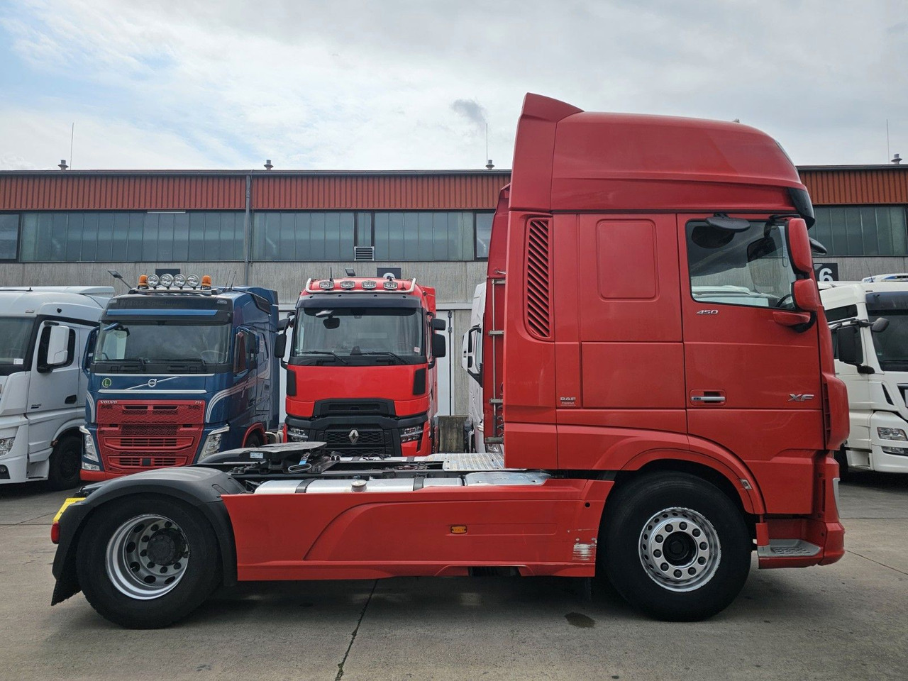 DAF XF 450 FT * STANDKLIMA &-HEIZUNG * ACC * 2X TANK - Vlačilec: slika 4 DAF XF 450 FT * STANDKLIMA &-HEIZUNG * ACC * 2X TANK - Vlačilec: slika 4