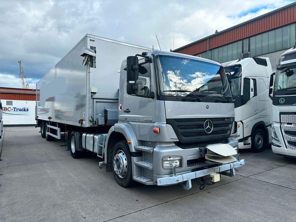 Mercedes-Benz AXOR 1823 * KLIMA * 82.00 KM*MIT HEIWO AUFLIEGER - Vlačilec: slika 3 Mercedes-Benz AXOR 1823 * KLIMA * 82.00 KM*MIT HEIWO AUFLIEGER - Vlačilec: slika 3